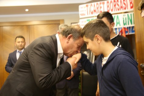 27.04.2019-cocuklarin-istegine-baskan-oprukcu’dan-aninda-yanit-3.jpg 27.04.2019-cocuklarin-istegine-baskan-oprukcu’dan-aninda-yanit-3.jpg