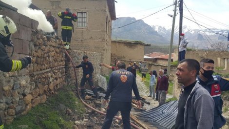 ahirda-cikan-yangin-korkuttu-002.jpg ahirda-cikan-yangin-korkuttu-002.jpg