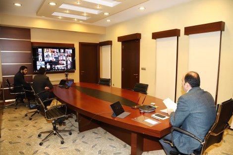 baskan-altay-ilce-belediye-baskanlariyla-telekonferansla-gorustu-001.jpg