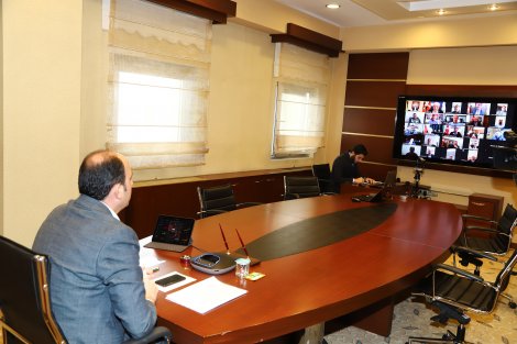 baskan-altay-ilce-belediye-baskanlariyla-telekonferansla-gorustu-002.jpg
