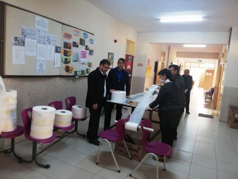 eregli’de-yeni-tip-koronavirus-(kovid-19)-ile-mucadele-kapsaminda-bir-grup-gonullu-vatandas-ve-saglik-calisani-ihtiyac-durumunda-kullanilmasi-amaciyla-maske-uretimine-basladi.-005.jpg