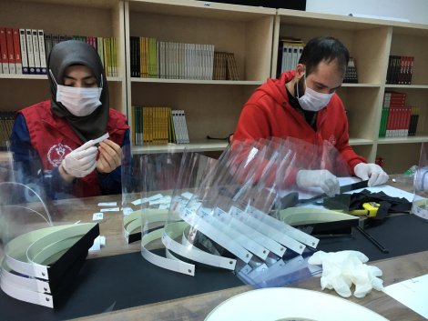 eregli-genclik-merkezinde-korumali-maske-uretimi-006.jpg