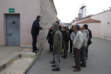 gorme-engelliler-ulucanlar-cezaevi-muzesini-gezdi.JPG