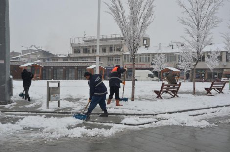 kar-temizleme-calismalari-araliksiz-suruyor-008.JPG