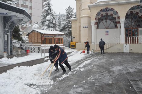 kar-temizleme-calismalari-araliksiz-suruyor-009.JPG