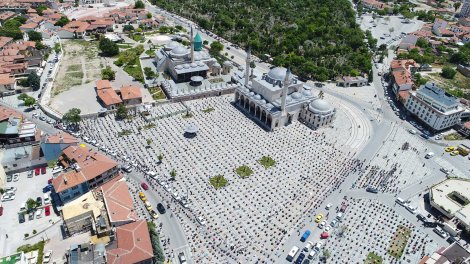 konya’da-cuma-namazi-ile-ikinci-bayram-yasandi-004.jpg