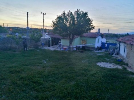 konya-asayis-celtik-ilcesi-tufekle-oynayan-cocuk-dede-basindan-vuruldu-oldu.jpg konya-asayis-celtik-ilcesi-tufekle-oynayan-cocuk-dede-basindan-vuruldu-oldu.jpg