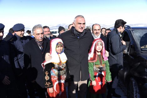kultur-ve-turizm-bakani-ersoy-aladag’da-incelemelerde-bulundu-002.jpg