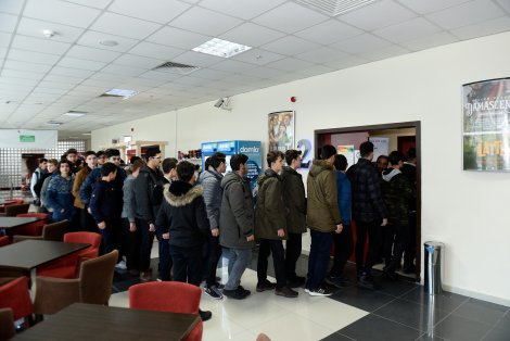 ogrenciler-sinemada-tarihi-yasiyor.jpg