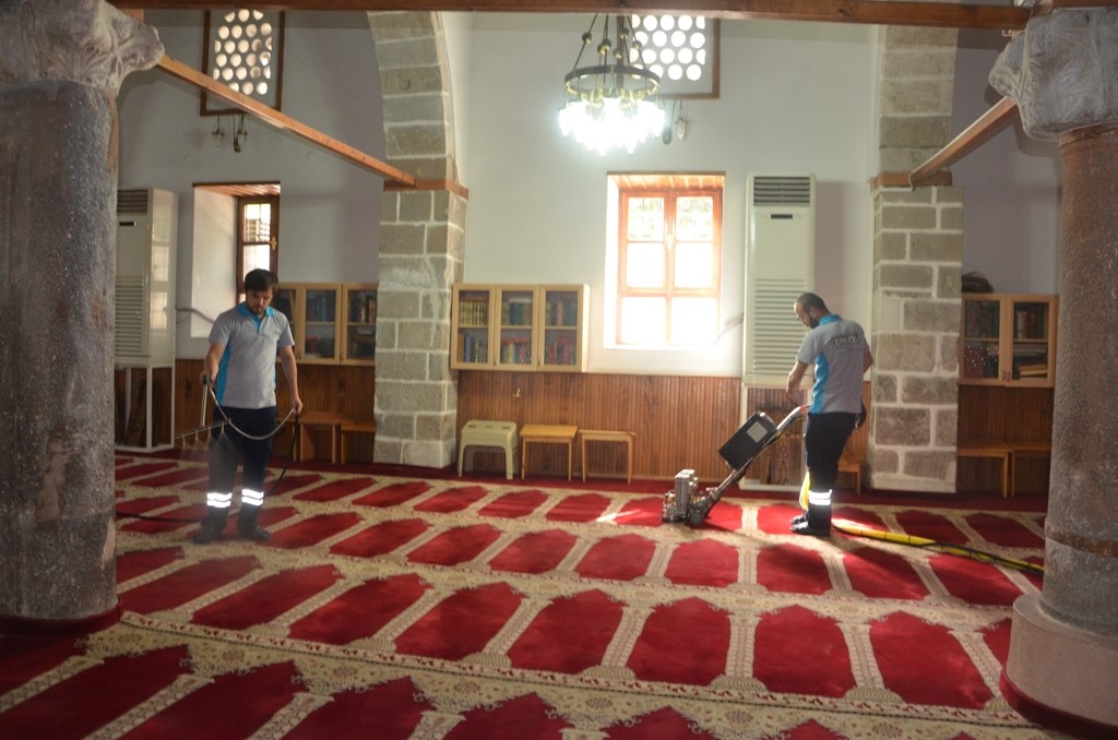 thumbnail_camilerde-detay-temizlik-4.jpg