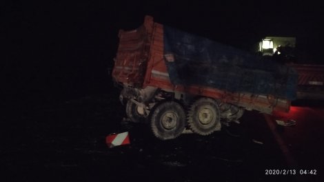 tir-ile-traktor-carpisti-1-olu-2-yarali-001.jpg