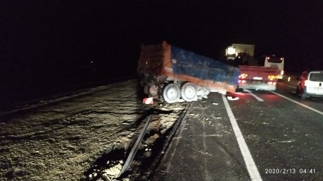 tir-ile-traktor-carpisti-1-olu-2-yarali.jpg